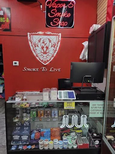 Smoke To Live vape and smoke counter inside LiberT Souvenirs near The Alamo